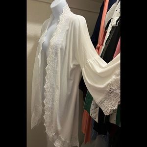 Spadehill lace trim bell sleeve duster